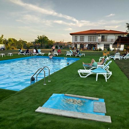 Pensiunea Paradiso Sarinasuf Bagian luar foto